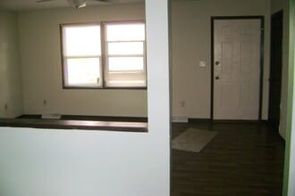 2004 10th St in Coralville, IA - Building Photo - Building Photo