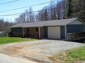 290 Hodges Valley Rd in Boone, NC - Building Photo