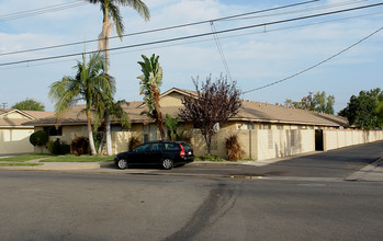 Walnut Apartments in Orange, CA - Building Photo - Building Photo