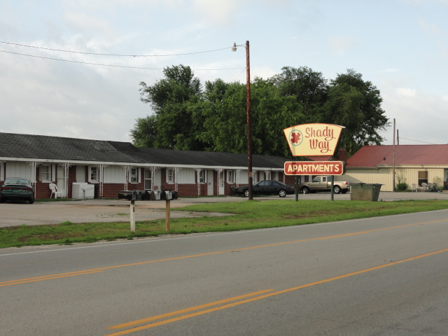 1250 S Dixie St in Horse Cave, KY - Building Photo