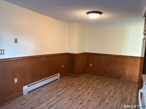 693 Broad St in Meriden, CT - Building Photo - Building Photo