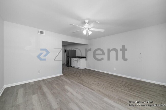 575 Springwood Dr in Forest Park, GA - Building Photo - Building Photo