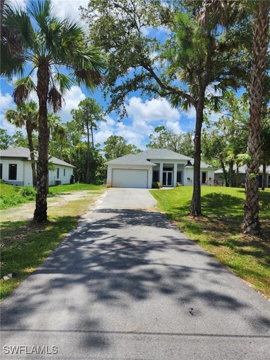 3744 28th Ave SE in Naples, FL - Building Photo