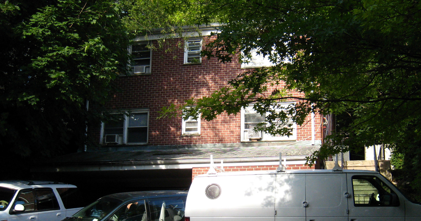 95 Harding Ave in White Plains, NY - Foto de edificio