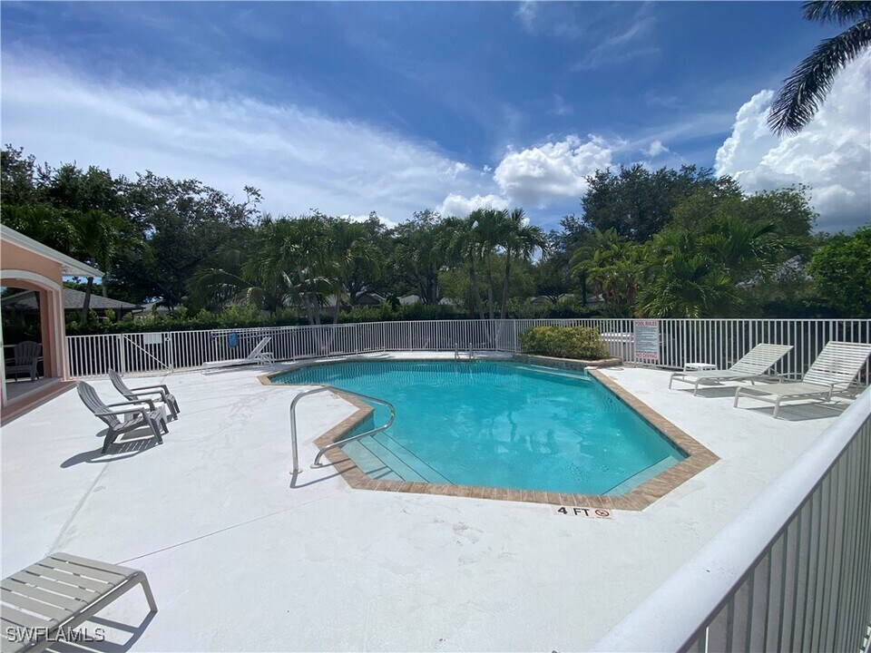 14805 Crooked Pond Ct in Ft. Myers, FL - Building Photo