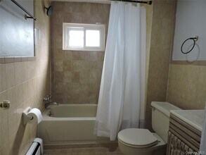 18 Leach St in Lynbrook, NY - Building Photo - Building Photo