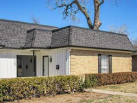 7723 Dentcrest Dr in Dallas, TX - Foto de edificio - Building Photo