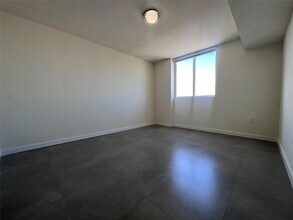 729 NW 2nd St, Unit 710 in Miami, FL - Building Photo - Building Photo