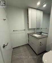 1 Fairview Rd E in Mississauga, ON - Building Photo - Building Photo