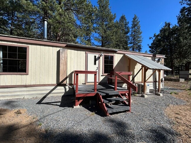 60083 Navajo Rd in Bend, OR - Building Photo - Building Photo