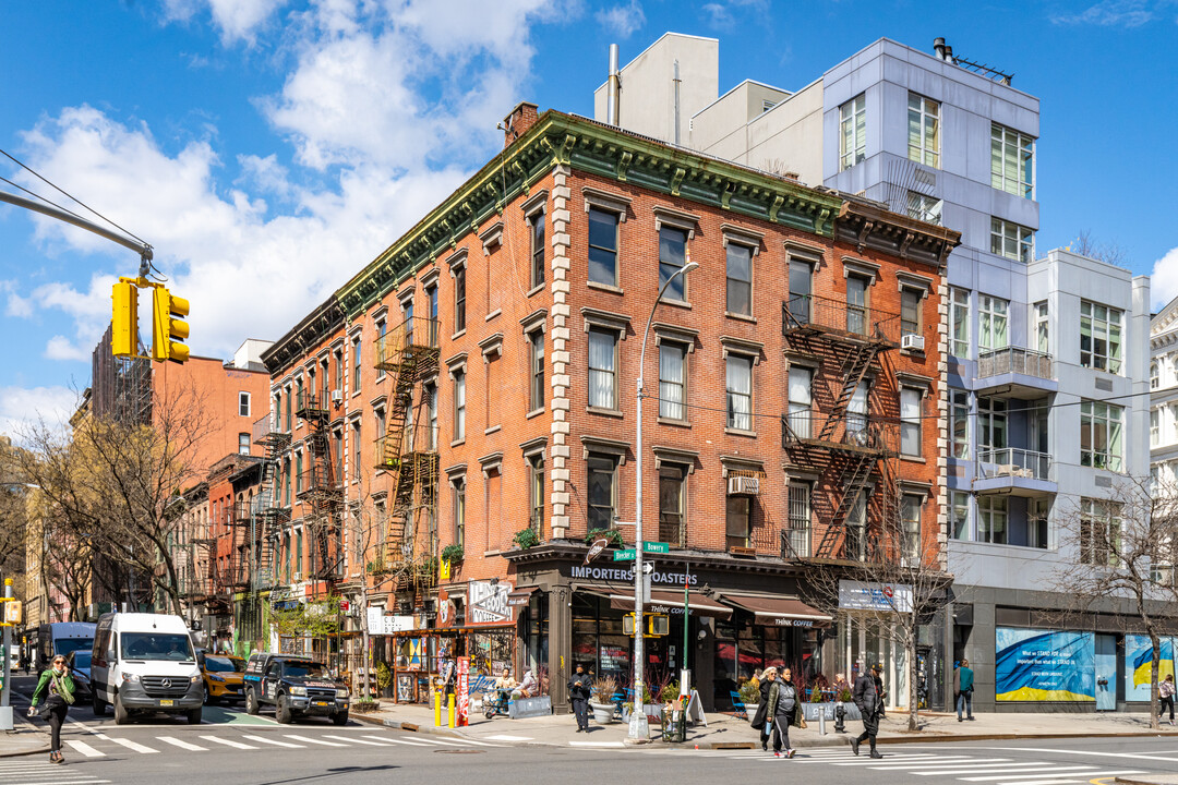 1 Bleecker St in New York, NY - Building Photo