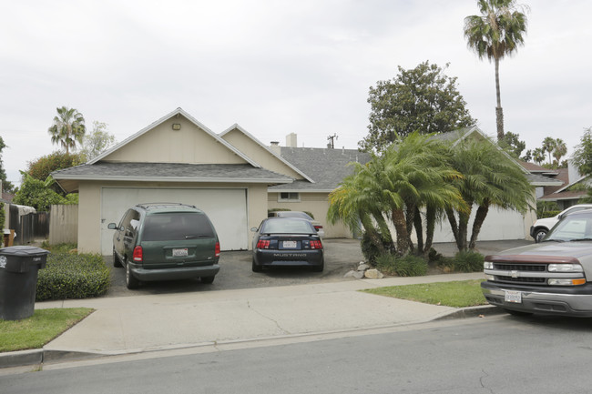 14691 Carfax Dr in Tustin, CA - Building Photo - Building Photo