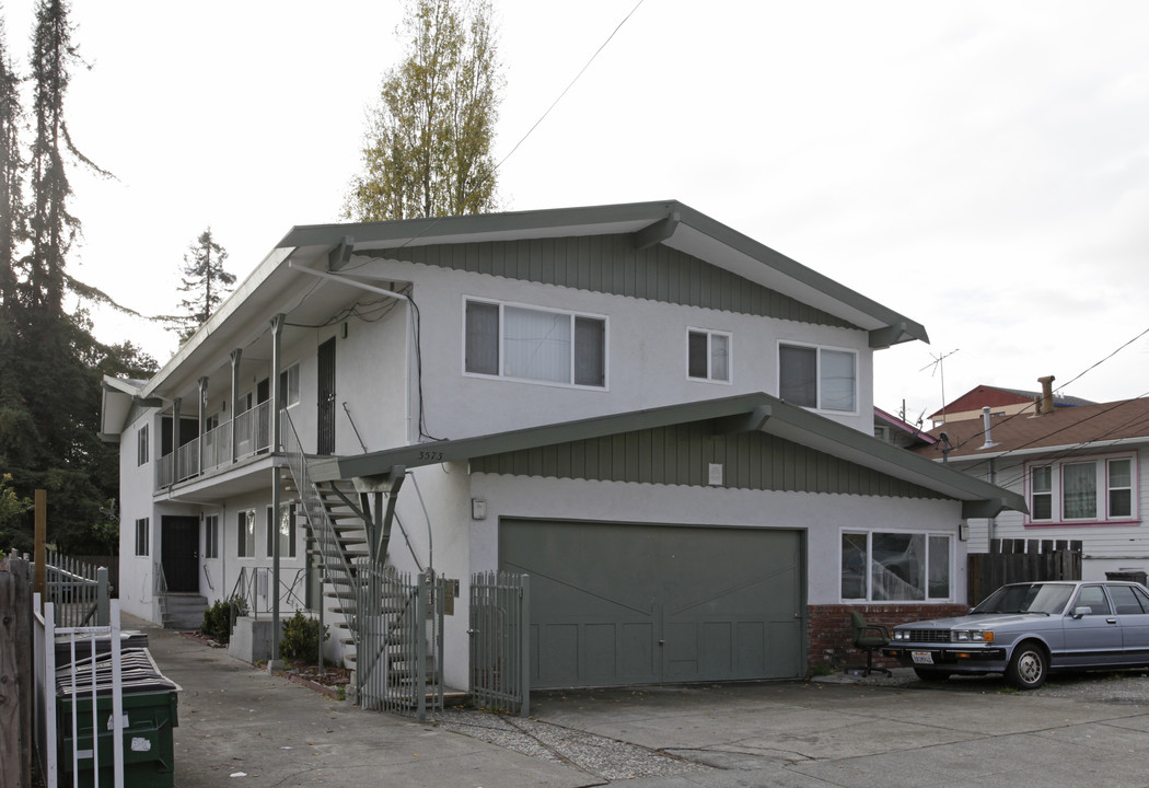 3573 Gray St in Oakland, CA - Building Photo