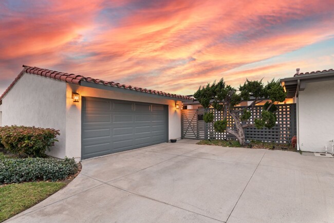 303 Esperanza in Newport Beach, CA - Building Photo - Building Photo