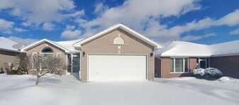 1 Chelsea Cres in Belleville, ON - Building Photo