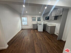 1021 1/2 S Burlington Ave in Los Angeles, CA - Building Photo