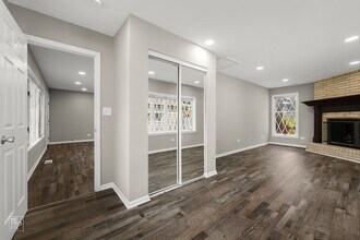 755 Flagstaff Ln in Hoffman Estates, IL - Building Photo - Building Photo