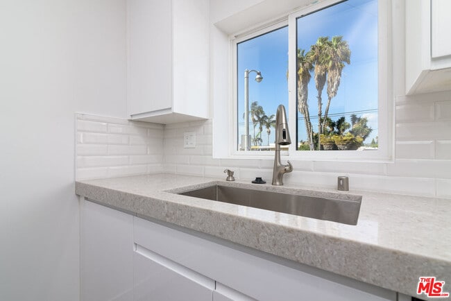 1310 W Valencia Dr in Fullerton, CA - Building Photo - Building Photo