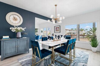 16592 Grimaud Ln in Huntington Beach, CA - Foto de edificio - Building Photo