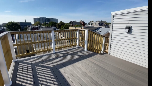 2034 Green St, Unit B in Philadelphia, PA - Foto de edificio - Building Photo