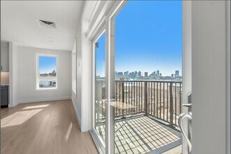 312 Border St, Unit #608 in Boston, MA - Building Photo - Building Photo