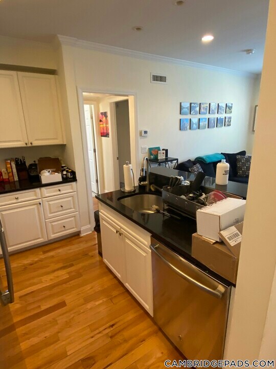 1 Chauncy St in Cambridge, MA - Building Photo