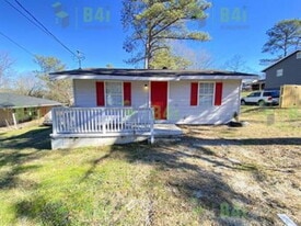 8012 Green St in Douglasville, GA - Building Photo