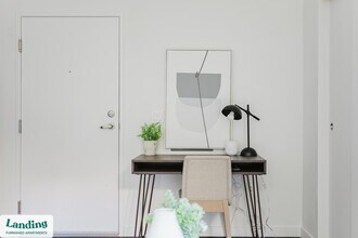 1419 24th Ave, Unit 107 in Seattle, WA - Foto de edificio - Building Photo