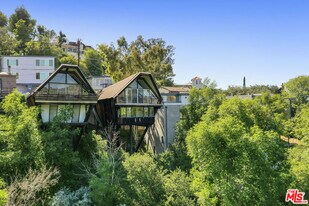 7149 Woodrow Wilson Dr in Los Angeles, CA - Building Photo