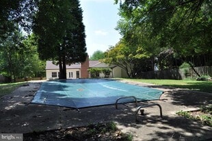 4302 Locust Ln in Bethesda, MD - Building Photo