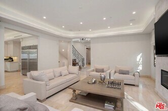 331 Canon Dr in Beverly Hills, CA - Foto de edificio - Building Photo