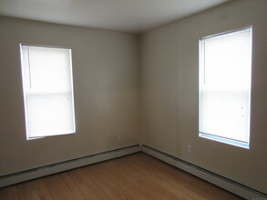83 Myrtle Ave in Ansonia, CT - Building Photo - Building Photo
