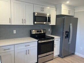 26 Hanover Pl in Smithtown, NY - Building Photo - Building Photo