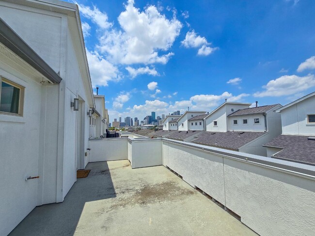 1825 Ennis St in Houston, TX - Building Photo - Building Photo