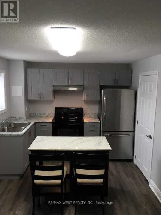 341 Hobbs Crescent in Milton, ON - Building Photo