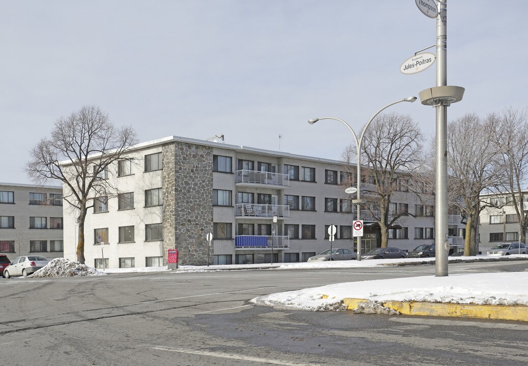 415 Thompson Boul in Montréal, QC - Building Photo