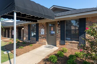 Seasons & Woodale Apartments in Monroe, LA - Foto de edificio - Building Photo