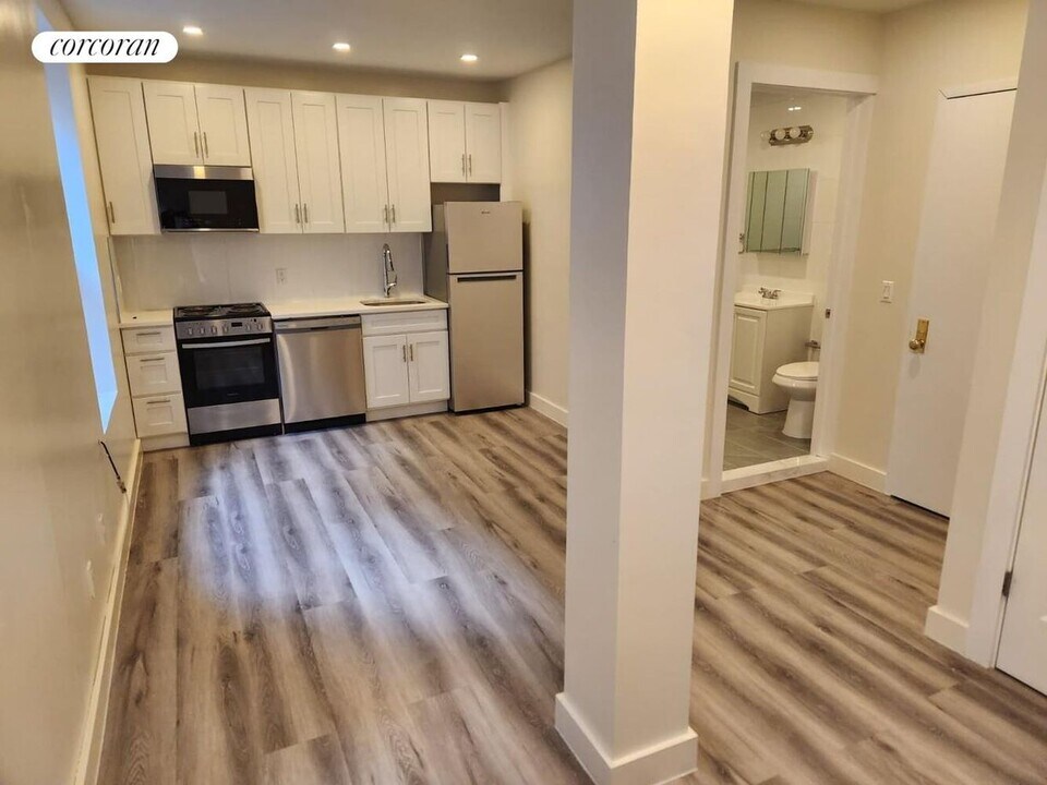 2647 Broadway in New York, NY - Building Photo