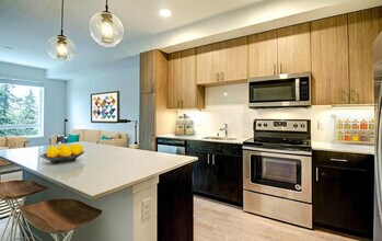15551 NE Turing St in Redmond, WA - Building Photo - Building Photo