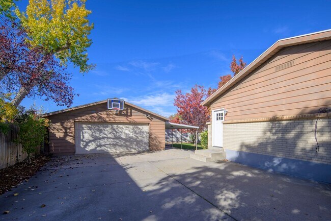 6722 S 2240 E in Cottonwood Heights, UT - Building Photo - Building Photo