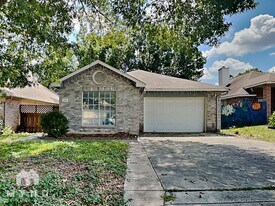 5838 Spring Cabin in San Antonio, TX - Building Photo