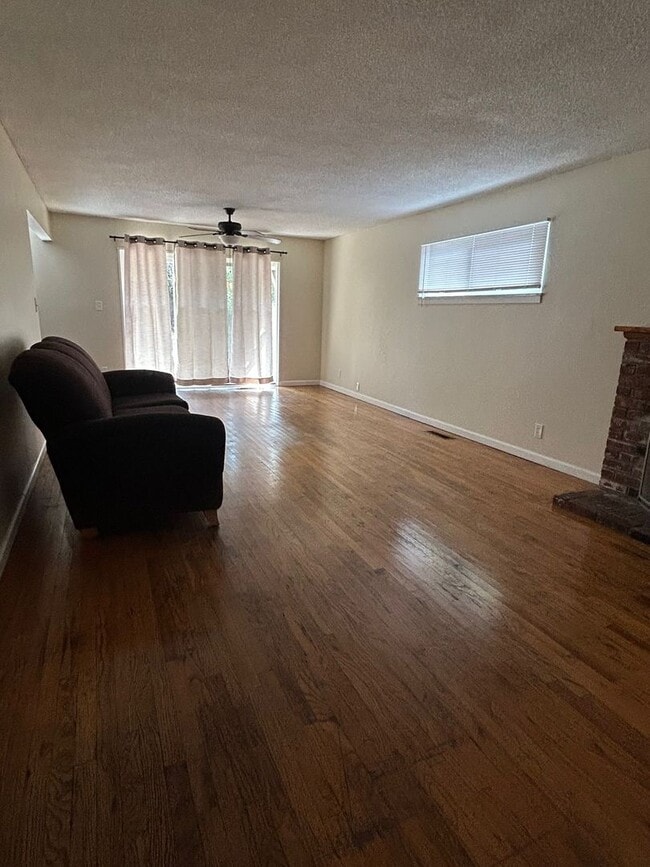 1570 Warner St in Chico, CA - Building Photo - Building Photo