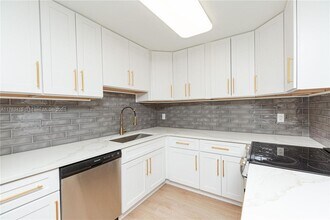 6617 Simms St in Hollywood, FL - Building Photo - Building Photo