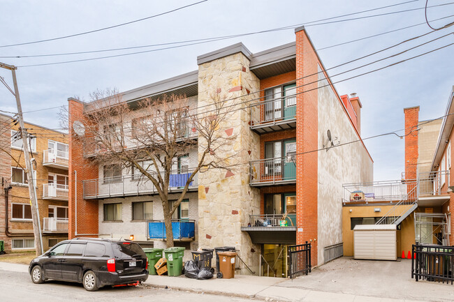 Habitations De Courtrai in Montréal, QC - Building Photo - Building Photo