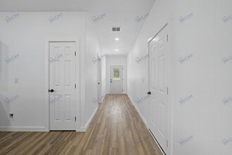 4302 Mountain Hollow Dr in Granbury, TX - Building Photo - Building Photo