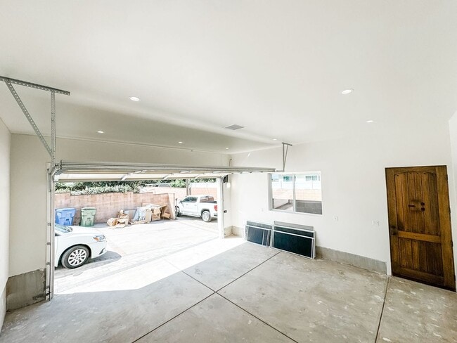 9637 Corbin Ave in Los Angeles, CA - Building Photo - Building Photo