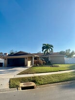 9429 Laura Anne Dr in Seminole, FL - Building Photo