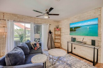 24 Lexington Ln W in Palm Beach Gardens, FL - Building Photo - Building Photo