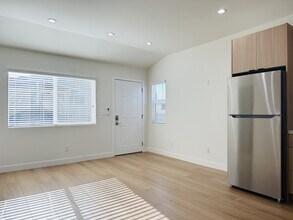2557 W Ave 31 in Los Angeles, CA - Foto de edificio - Building Photo