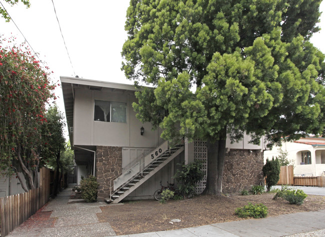 560 Vera Ave in Redwood City, CA - Foto de edificio - Building Photo